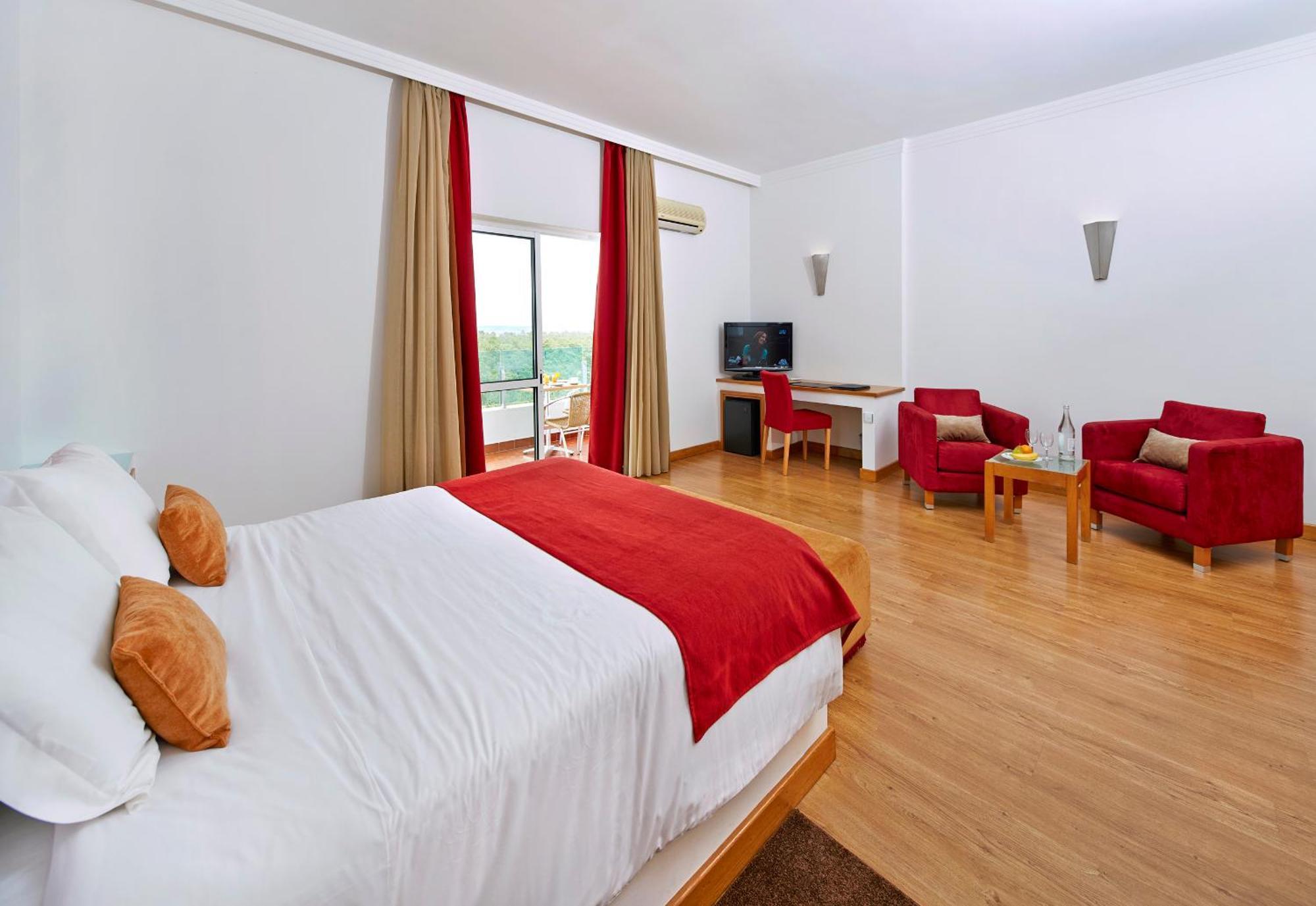 Alcazar Hotel & Spa 몬뜨고르두 외부 사진
